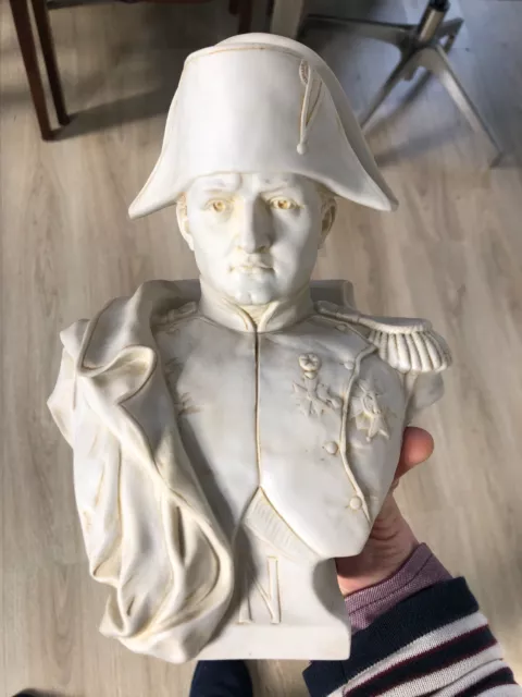 Beau buste biscuit porcelaine Napoléon marque ?