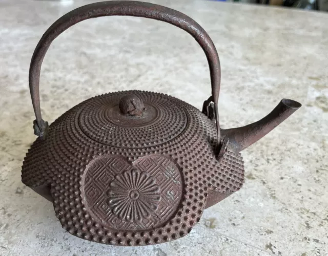 ANTIQUE c.1895 JAPANESE WEDDING CHOSHI TETSUBIN Iron Tea Kettle Sake Pot Teapot