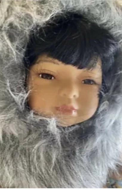 NIB!! Heritage Signature Collection NAOMI Porcelain Eskimo Doll & Dog  #12373