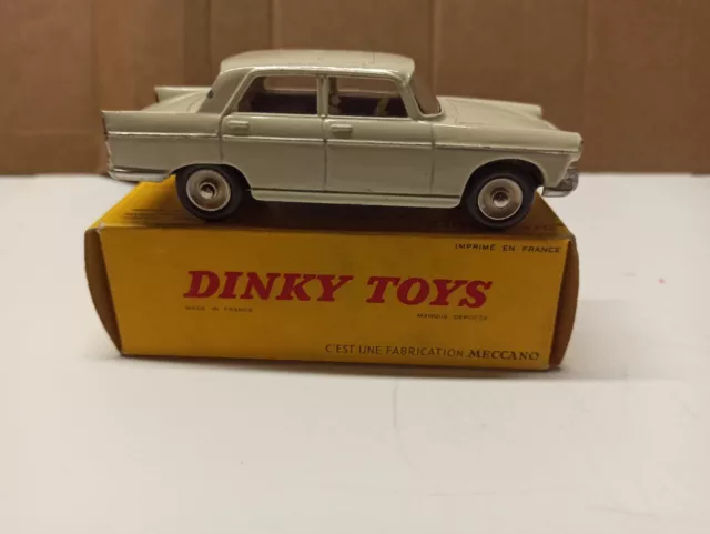 Peugeot 404, Dinky Toys France n° 553, version 0 rond, avec boîte.