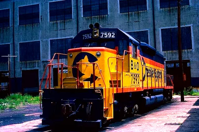 Original Kodachrome Slide Chessie (B&O)  Sd-40 #7592 Portsmouth, Va July 1985