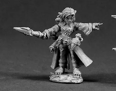 Reaper Miniatures Dark Heaven Legends 03340 Cassie, Gnome Wizard