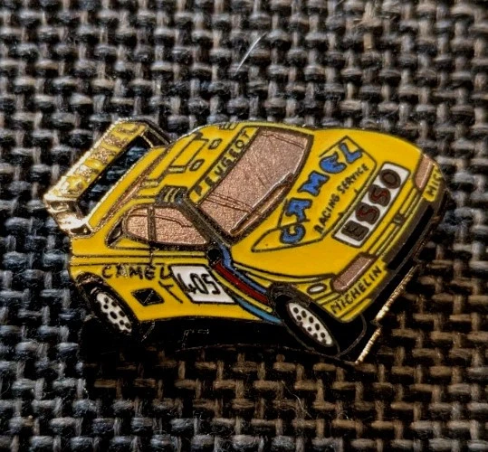 PIN'S ORDINATEUR CRAZY computer (signé démons et merveilles) longueur