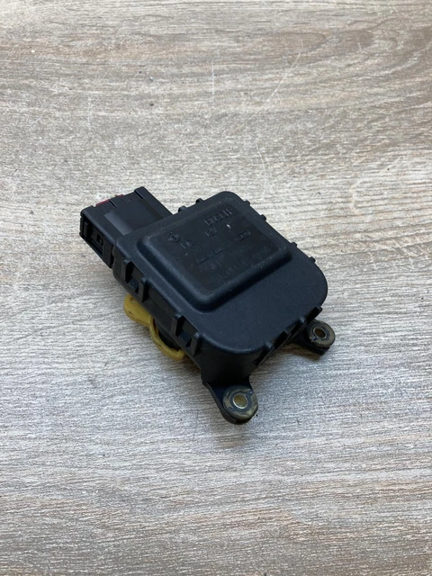 URO Parts 8D2820511C Attuatore Climatizzatore Auto – Servomotore Miscela Aria (HVAC)