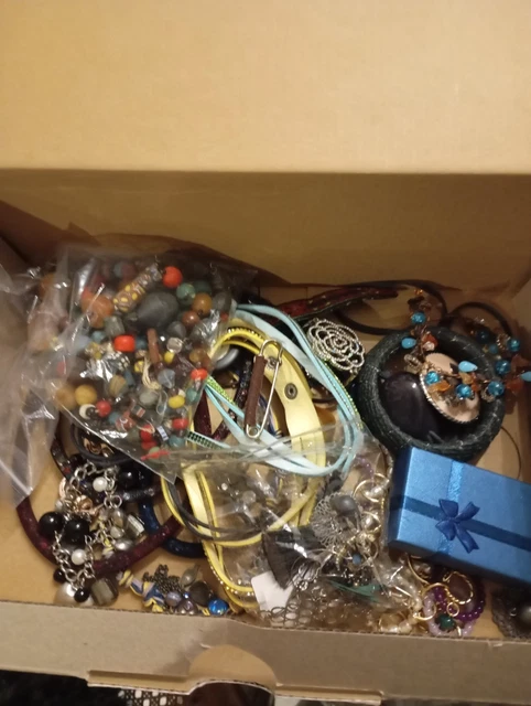 Lot De Bijoux Divers Vintage - Montre, Médailles, Collier, Broche, Etc. - Occasion