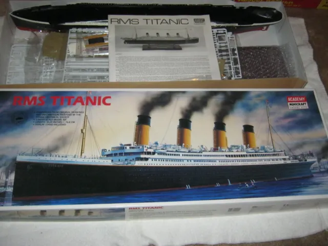 VINTAGE Academy Minicraft RMS Titanic Model Kit 1/350 Scale Model #1405 Open Box