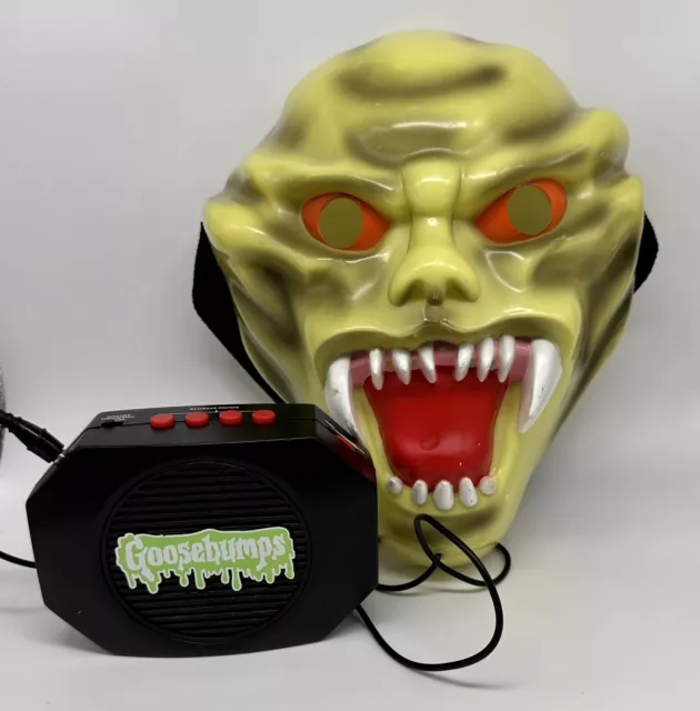 VTG 1996 Goosebumps Voice Changing Glow In Dark Haunted Mask Halloween Works!