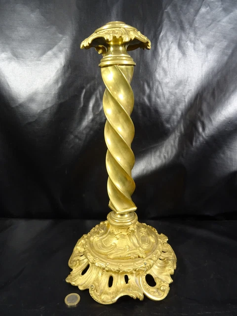 ancien grand pied de lampe à pétrole XIXéme en bronze doré