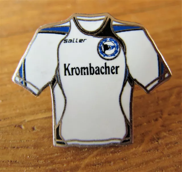 Arminia Bielefeld Pin / Pins: Trikot Pin -  weiss - Krombacher Pils