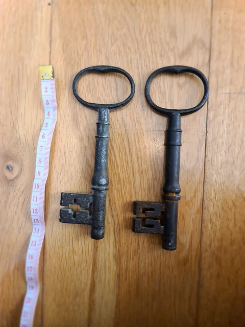 2 X Large Old Iron Antique Skeleton Key 18Th/19Th Century 13 Cm Long
