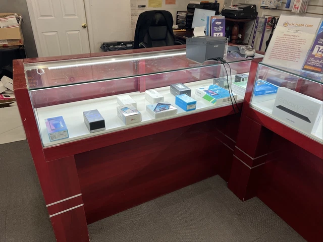 Glass Countertop Display Case With Led Lights And Very High Quality