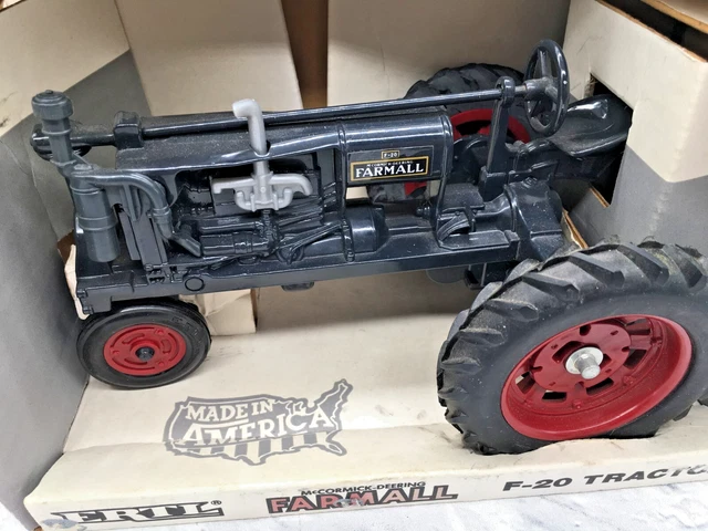 Deering Scale ERTL FARMALL MCCORMICK Deering F20 Model Tractor Scale 1:16 Grey Boxed ...