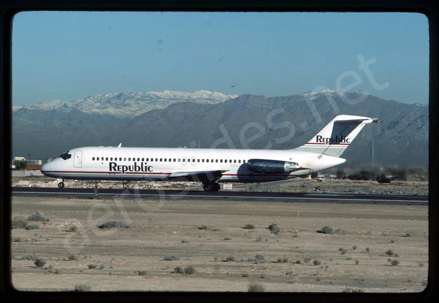 Republic Douglas DC-9-32 N943N Dec 84 Kodachrome Aircraft Slide/Dia