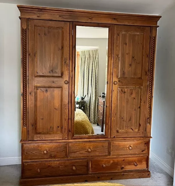 Massive Triple Wardrobe with 5 large drawers and a central mirror