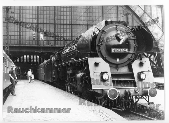 altes Baryt-Foto DR 01 0529-6 Leipzig Hbf 1975 - ca 10x15 B0108