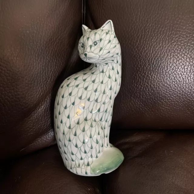 Andrea by Sadek Green And White Fishnet Porcelain Cat Figurine Handpainted 7"