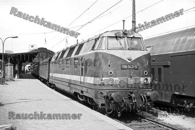 PE-Fotoabzug 10x15 DR 118 043-9 Dresden Hbf 1975 / F224758