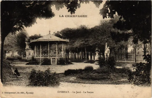 CPA La Campagne - ÉPERNAY - Le Jard - La Statue (742491)
