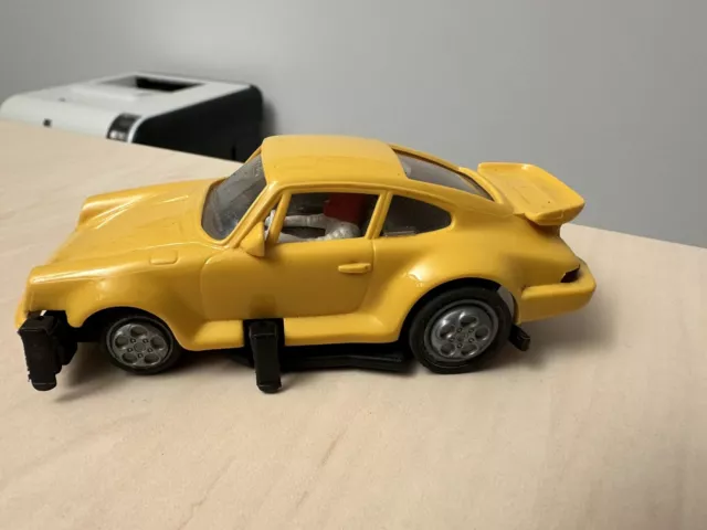 Carrera Servo 140 Porsche 911 Turbo, gelb