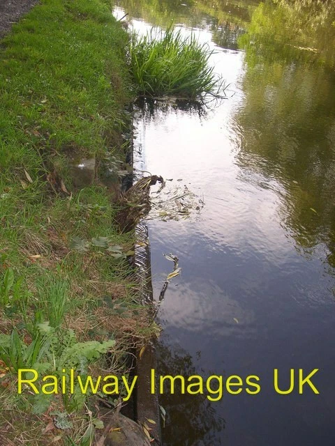 Photo - Canal overflow weir Brighouse c2006