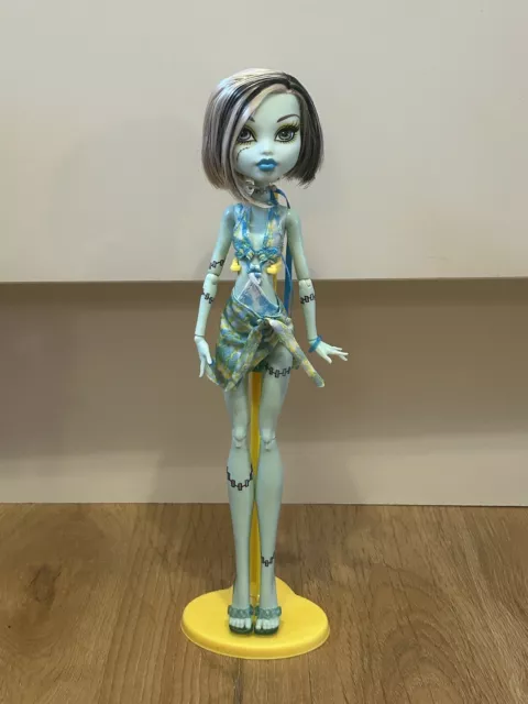 Monster High Rare Frankie Stein Skull Shores Doll Including Stand