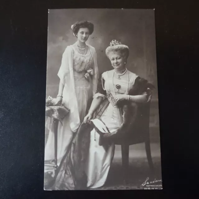 CPA Photo Card La Family of / The Kaiser - CAD Hall 1910 for La France