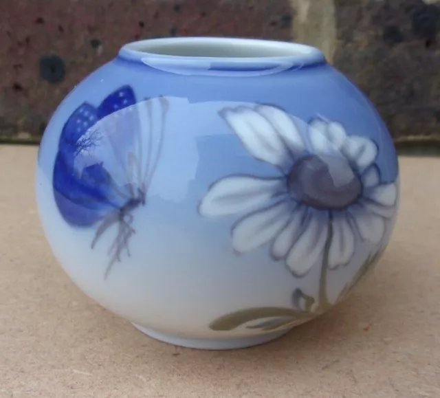 Royal Copenhagen kleine Schmetterlings- & Gänseblümchenvase 2668