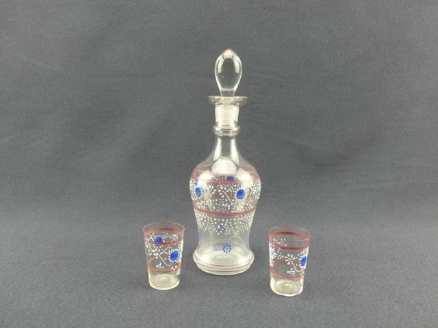 Carafe en verre émaillé et 2 verres