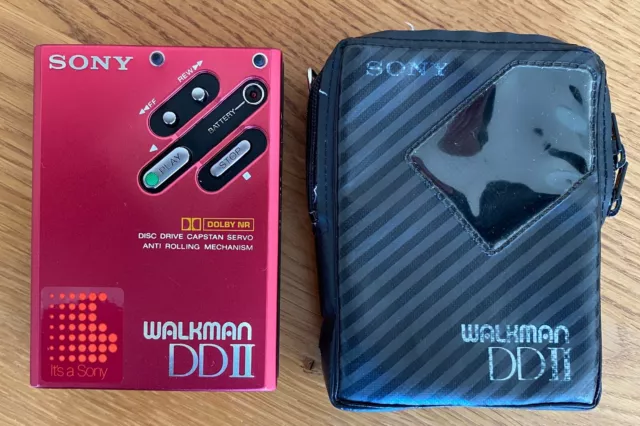 SONY Walkman WM DD II 2 - läuft (!) - rot - mit Tasche + Batterien + Manual