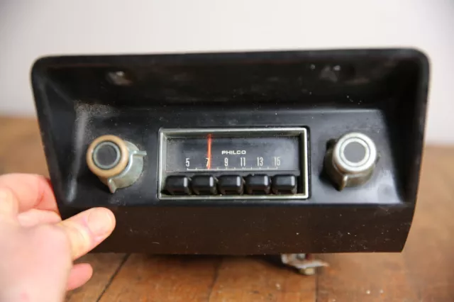 VINTAGE FORD PHILCO AM push button car radio D12A-18806 mustang ...