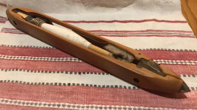 antikes Weberschiffchen mit Spindel, aus schönem poliertem Holz, Vintage 50er