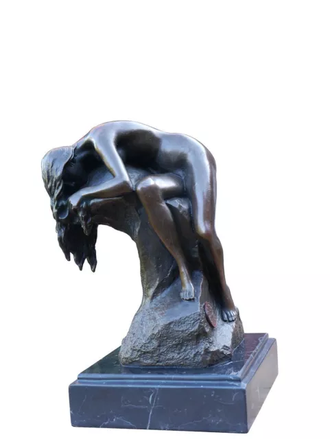 Bronze Figur Skulptur einer nackten Frau, die auf einem Felsen liegt (5339)