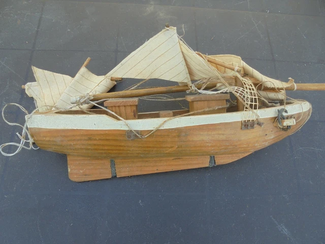 BATEAU VOILIER DE BASSIN BORDA VAC 50 & gréement Le CHAT jouet ancien
