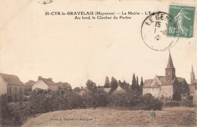 Cpa 53 Saint Cyr Le Gravelais La Mairie Eglise Au Fond Le Clocher Du Pretre