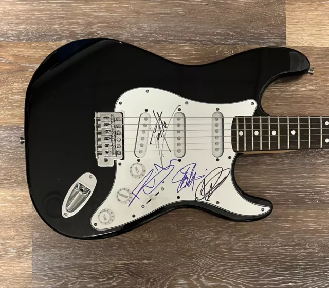 * CREED * signed electric guitar * SCOTT STAPP, MARK TREMONTI, BRIAN & SCOTT * 1