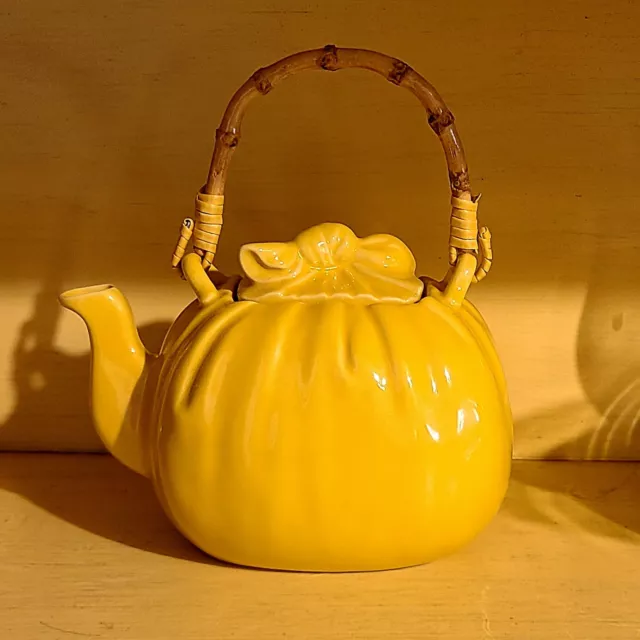 Fitz and Floyd Vintage  Japanese Teapot,  Canary  Yellow  With  Bow/Knot On  Lid