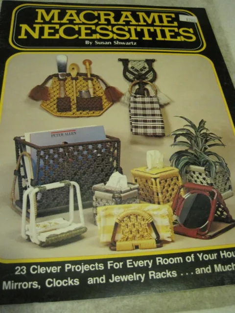 Libro de artesanía Macrame Necessities 23 proyectos 1980 vintage