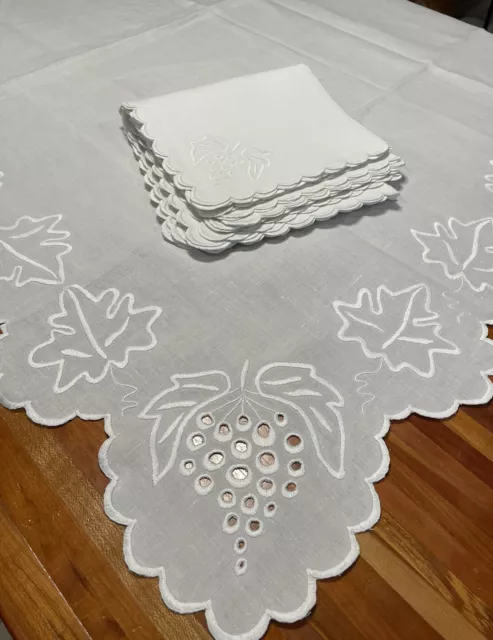 Beautiful Vintage White Linen Cutwork Satin Stitch Tablecloth & Napkin Set (9)