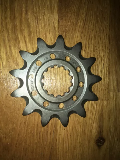 Per RGV 250 VJ22 pignoni usati 520 e nuovo blocco catena