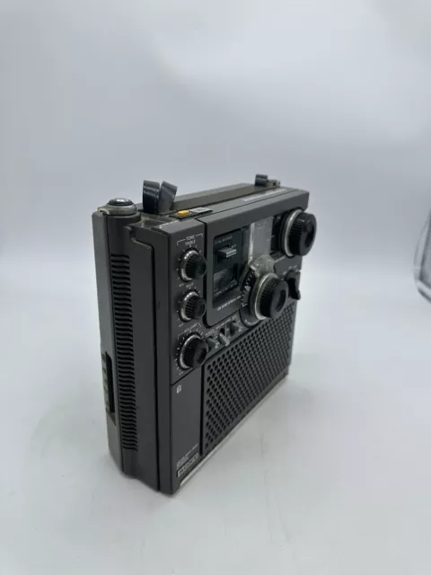Sony ICF-5900W Portable Multi-Band Radio 2