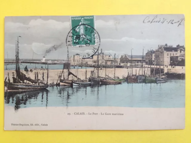 cpa Ecrite en 1907 CALAIS Le PORT La GARE MARITIME Bateaux de Pêche