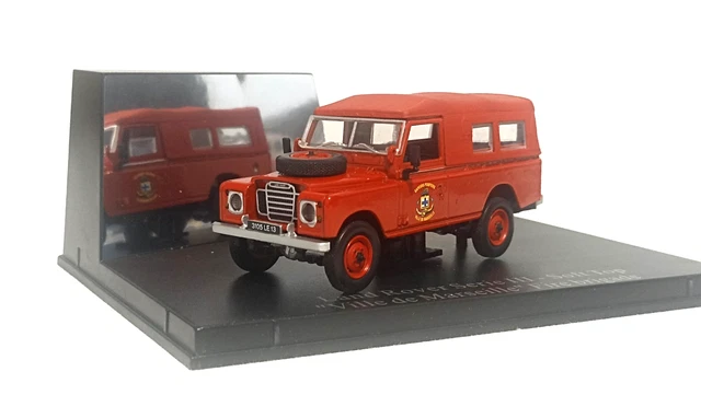 Véhicules miniatures Universal Hobbies 1:43 Land Rover