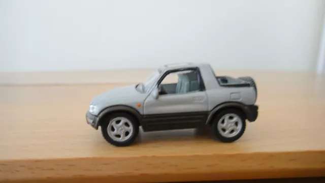 Hongwell Toyota RAV 4 Land Cruiser 1:72