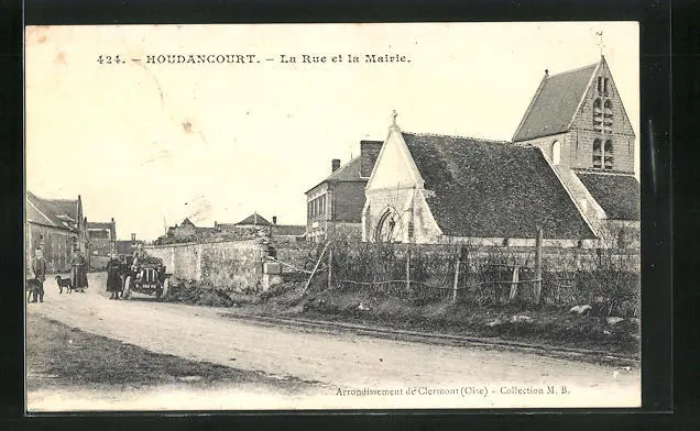 CPA Houdancourt, La Rue et la Mairie, vue de la rue 1908
