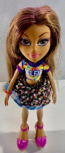 BRATZ SELFIE SNAPS YASMIN DOLL 2015 MGA Entertainment