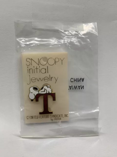 Vintage 1970's Aviva Snoopy initial Jewelry Alphabet Pin Letter "T"