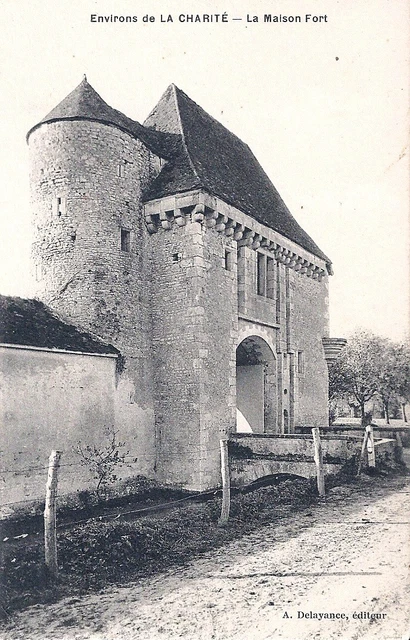 58 La Charité sur Loire (surroundings) - La Maison Fort