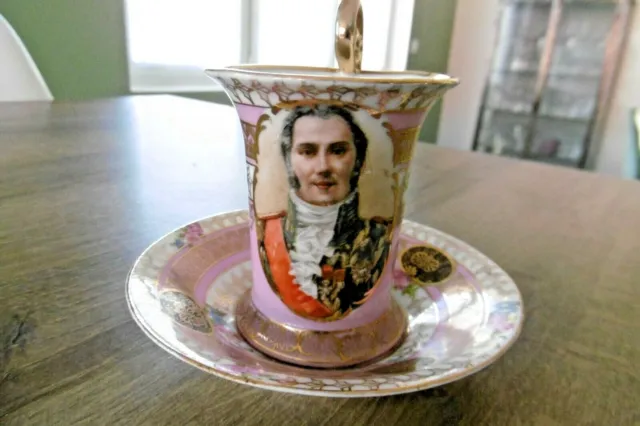 Ancienne tasse et sous en porcelaine Capodimonte portrait souvenir historique