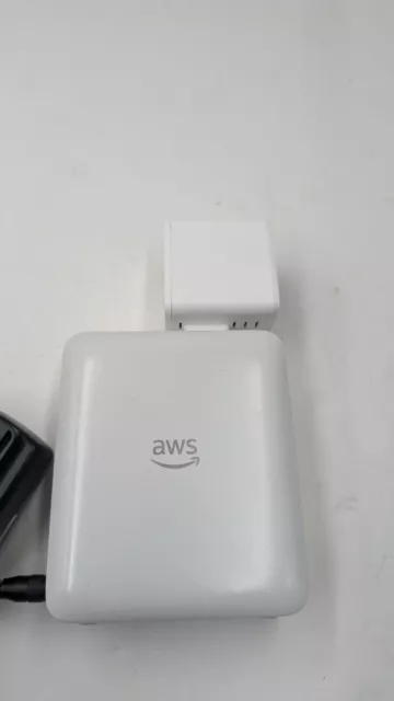 AWS DeepLens viene con cable de alimentación - sin probar