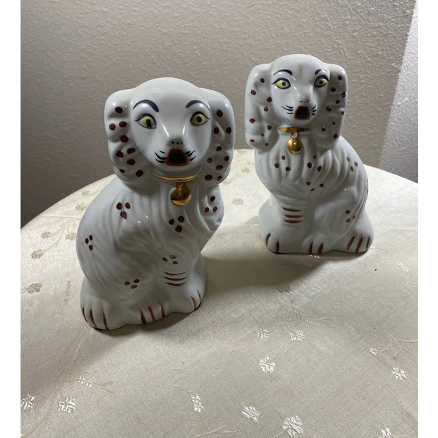 Set of two Staffordshire Ware Style Dog Statue of Royal English dog